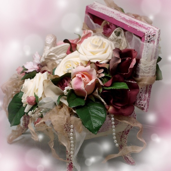 Shabby Chic Floral Arrangement in Upcycled Jewelry Box Bird. Roses Faux pearls